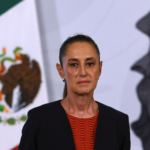 Vista del Palacio Legislativo de San Lázaro en la Ciudad de México durante una sesión extraordinaria del Congreso, con legisladores de Morena y la oposición debatiendo la polémica reforma constitucional que permite anular elecciones por injerencia extranjera, en medio de un ambiente político tenso y dividido.